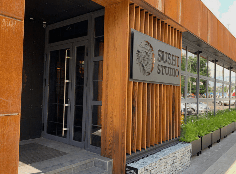 1 Sushi Studio-min